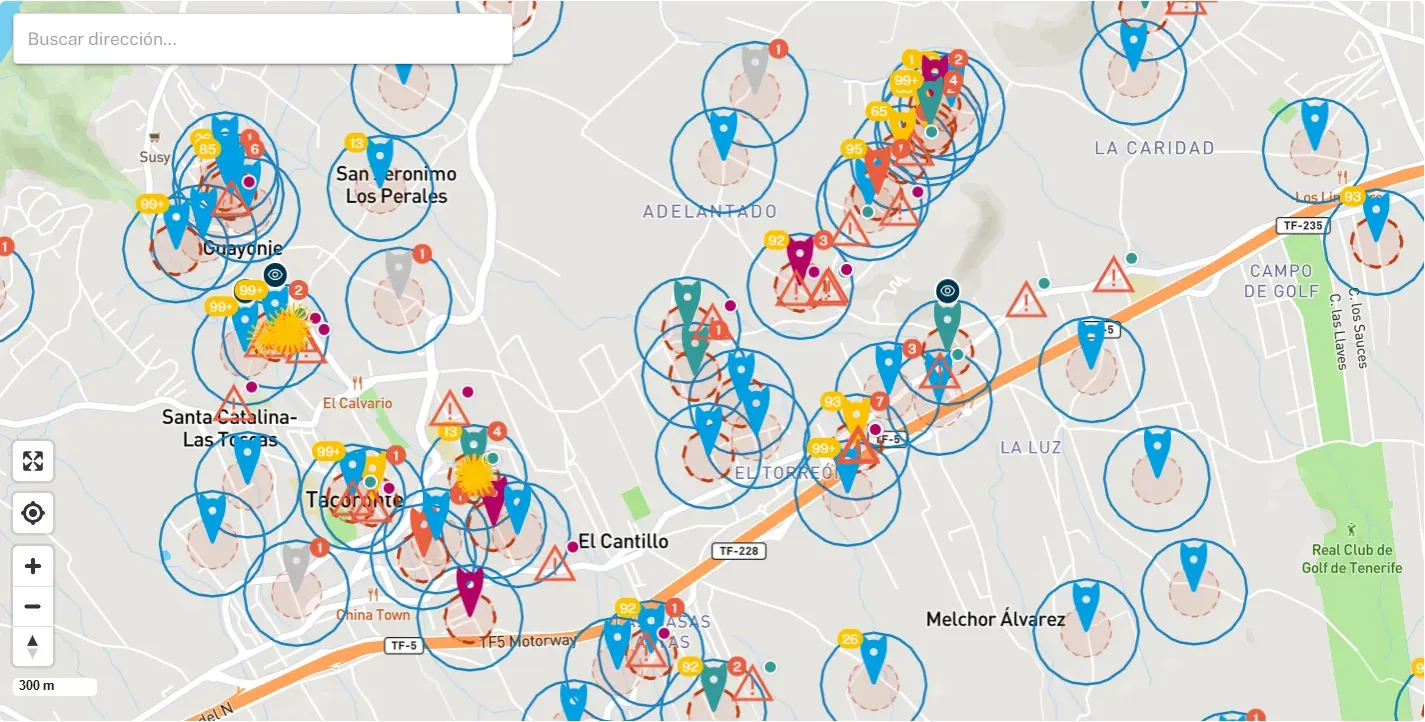 Mapa de Tacoronte (Tenerife) en Meow Metrics: colonias por color según su estado, avisos, acciones y el radio de actividad de cada colonia.